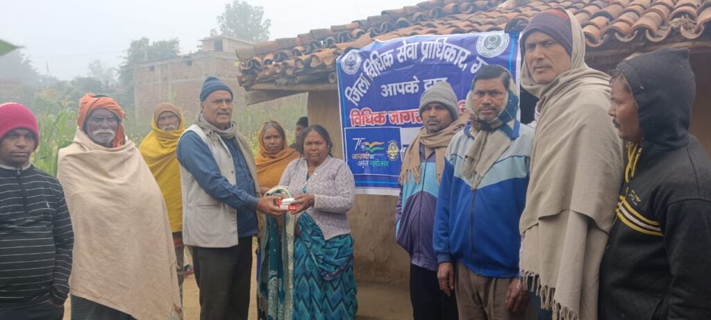 गढ़वा में 70 वर्षीय विधवा को पीएलवी तिवारी ने दिलवाया श्रवण यंत्र, दिव्यांगों को मिली मदद