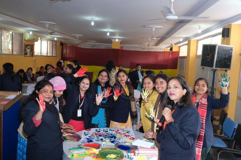 एम.के.डी.ए.वी.में चल रहे तीन दिवसीय संकुल स्तरीय क्षमता निर्माण कार्यक्रम का हुआ समापन ।