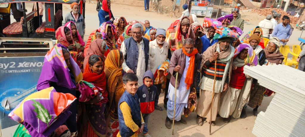 स्वर्गीय बैजनाथ प्रसाद के 21वीं पुण्यतिथि पर गरीबों के बीच बाटे गए कंबल