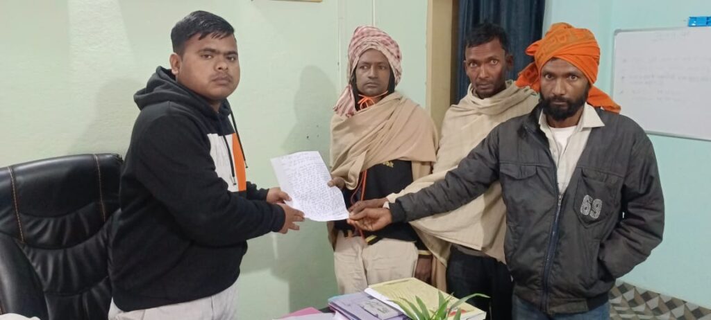 अपने पुत्री तीजरानी की मौत पर पिता ने थाने में दिया आवेदन