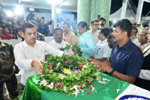 d6f960fe-46e3-4597-bf6b-e2760cd24374