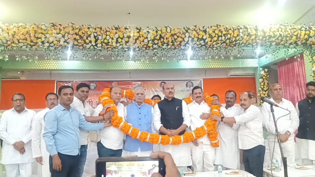 56ce3ffc-acdd-4d43-a8c4-74b4b8c8ab87